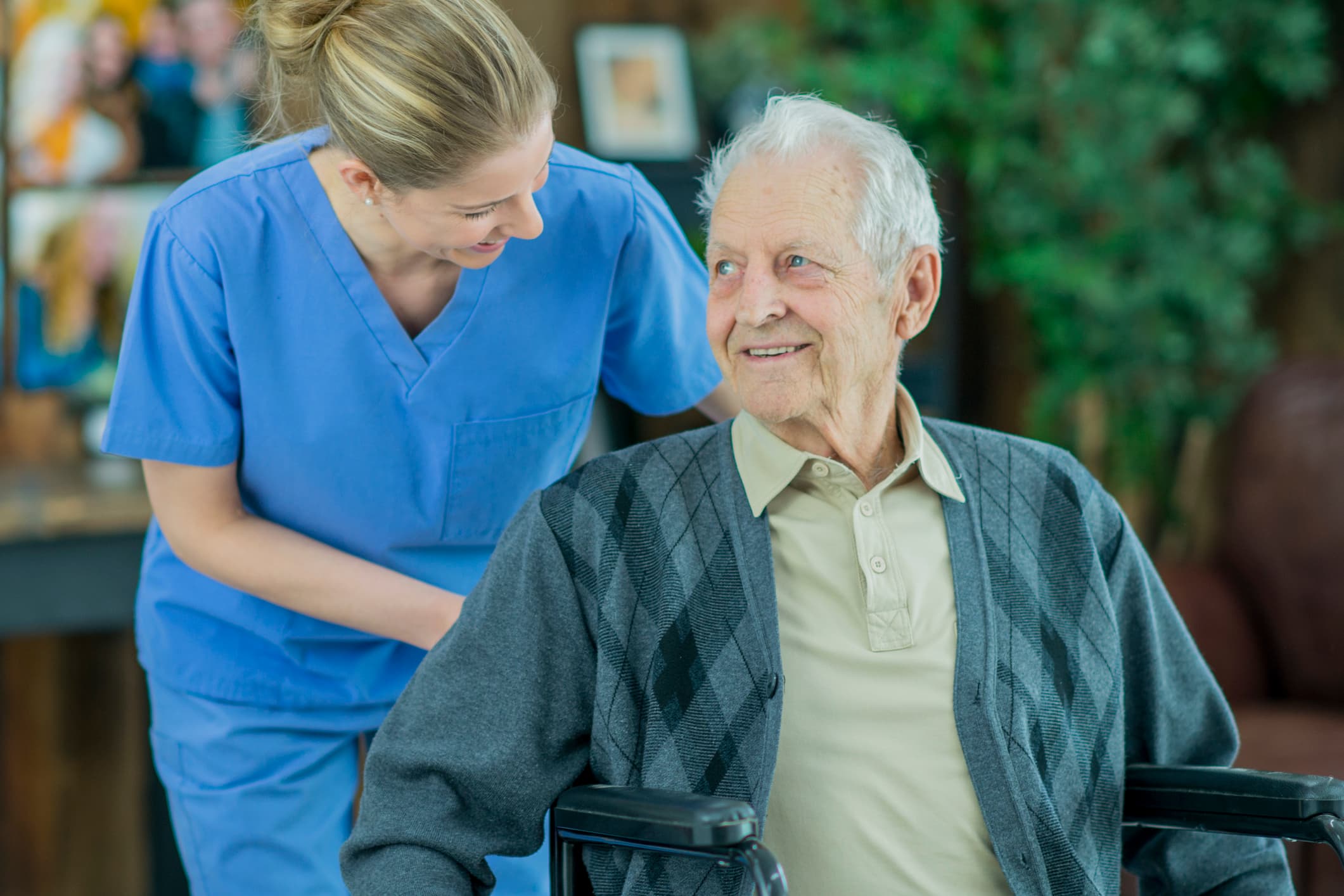 10 Signs a Senior Shouldn't Live Alone